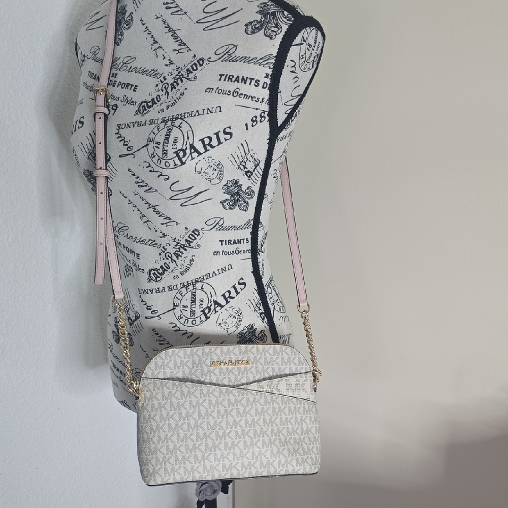 Michael Kors White & Gold Hardware W/ Light Pink Chain Crossbody (NWOT)✨️💖✨️